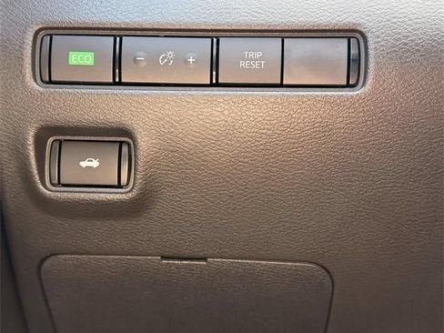 Used 2025 Nissan Sentra SV FWD image 15