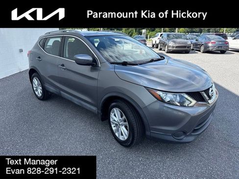 Used 2017 Nissan Rogue Sport SV FWD image 3