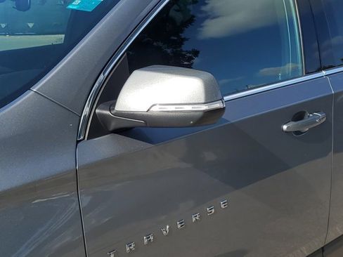 Used 2023 Chevrolet Traverse LT image 12