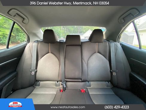 Used 2020 Toyota Camry LE FWD image 11