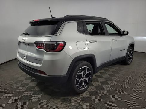 Used 2025 Jeep Compass Limited AWD/4WD image 8