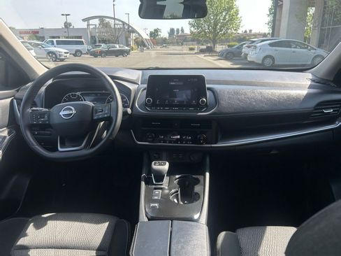 Used 2025 Nissan Rogue SV image 35