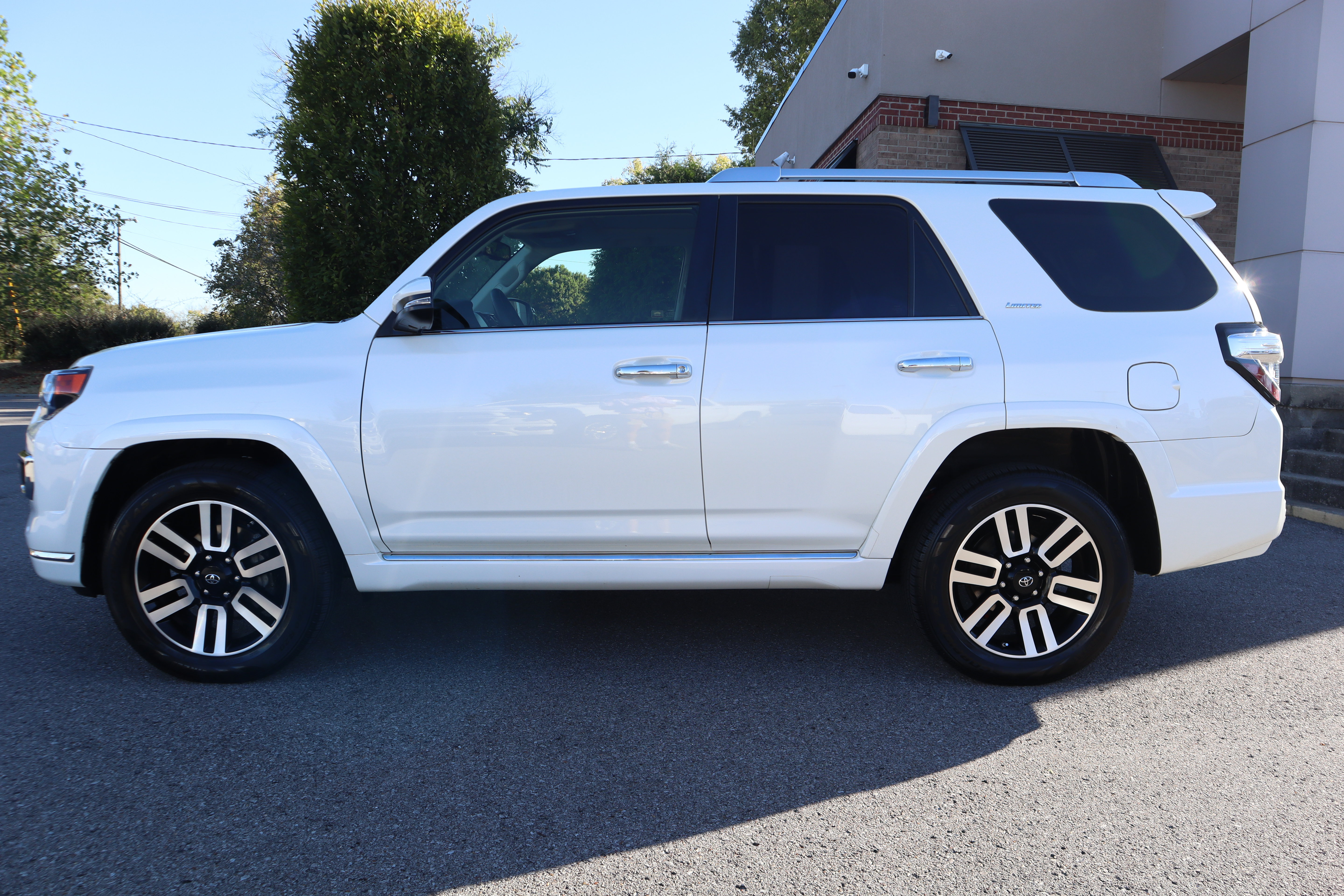 Used 2021 Toyota 4Runner Limited AWD/4WD image 9