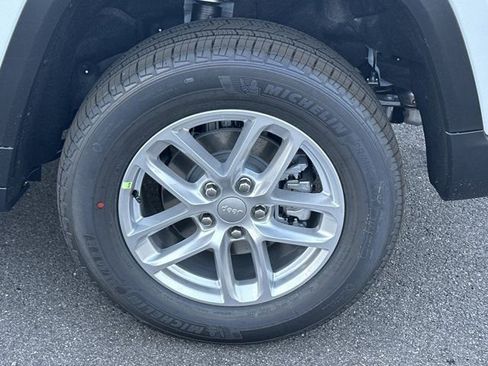 New 2025 Jeep Grand Cherokee Laredo X image 18