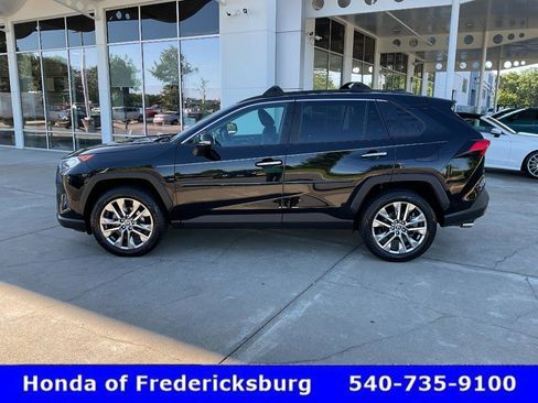 Used 2020 Toyota RAV4 Limited AWD/4WD image 3