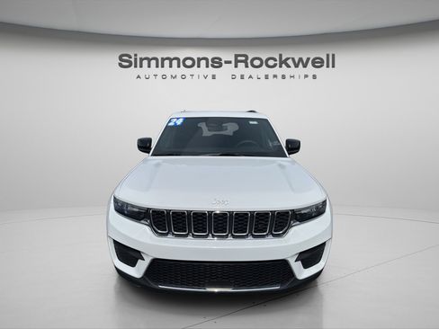 Used 2024 Jeep Grand Cherokee Laredo w/ Luxury Tech Group I AWD/4WD image 8