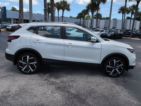 Used 2022 Nissan Rogue Sport SL FWD image 3