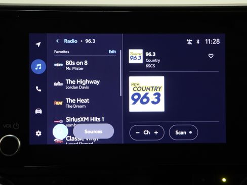 Used 2025 Toyota Highlander LE FWD image 19
