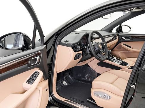 Certified 2026 Porsche Macan AWD/4WD image 7