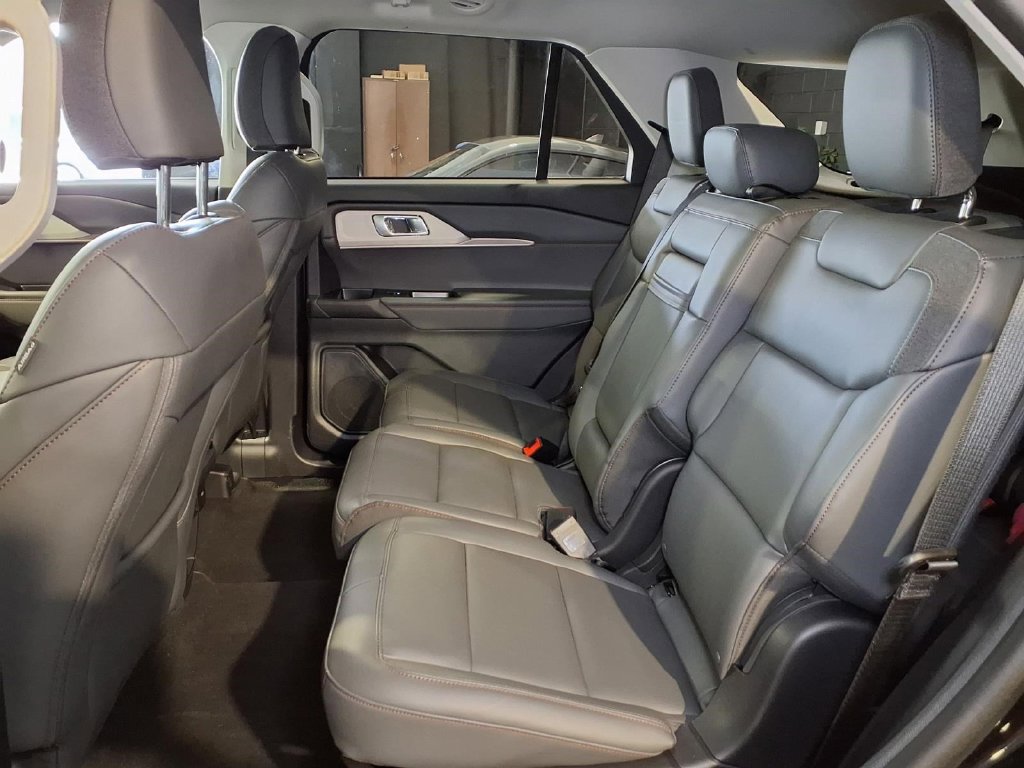 Used 2026 Ford Explorer Active w/ Active Comfort Package RWD image 21