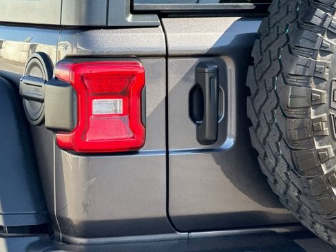 Used 2021 Jeep Wrangler Unlimited Rubicon image 32