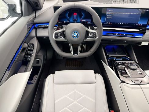 New 2026 BMW 550e xDrive image 10