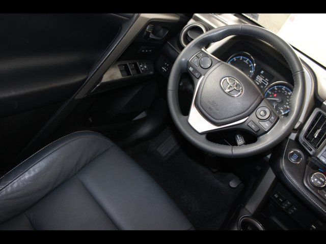 Used 2017 Toyota RAV4 Platinum w/ All Weather Liner Package AWD/4WD image 16