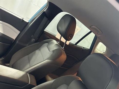 Certified 2025 Chevrolet Trax LT w/ LT Convenience Package image 15