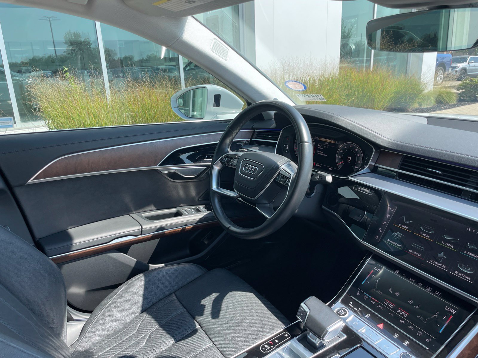 Used 2023 Audi A8 L 3.0T AWD/4WD image 65