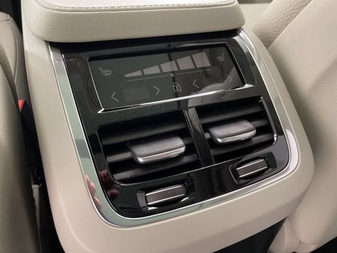 Used 2025 Volvo XC90 T8 Plus w/ Protection Package Premier AWD/4WD image 38
