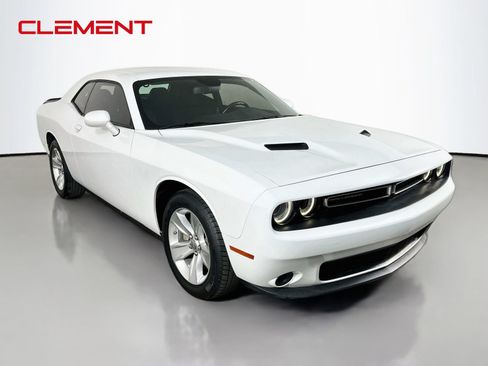 Used 2023 Dodge Challenger SXT RWD image 4