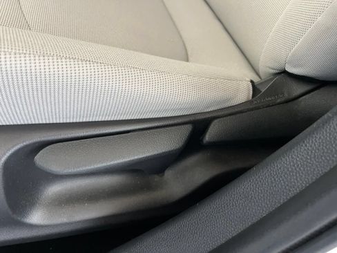 Used 2021 Toyota Corolla LE w/ Carpet Mat Package (TMS) FWD image 22
