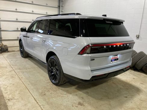 Used 2026 Lincoln Navigator L Reserve AWD/4WD image 19