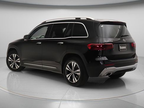 New 2026 Mercedes-Benz GLB 250 image 2
