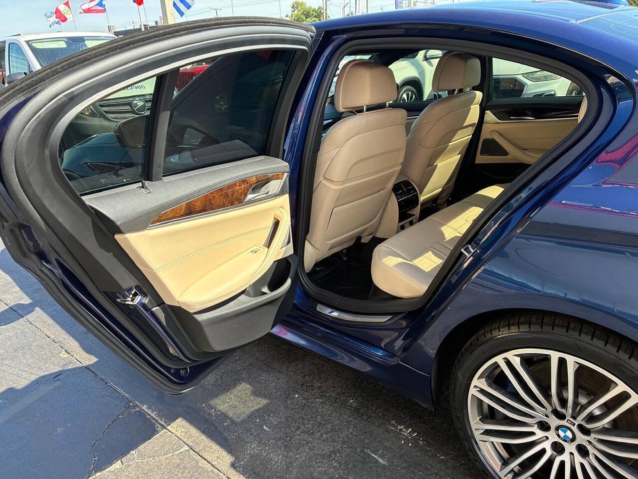Used 2018 BMW M550i xDrive AWD/4WD image 9