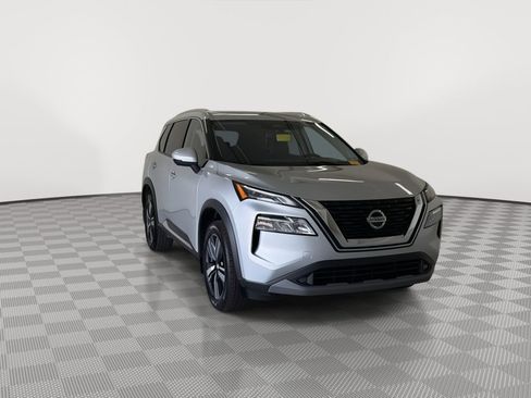 Used 2021 Nissan Rogue SL FWD image 2