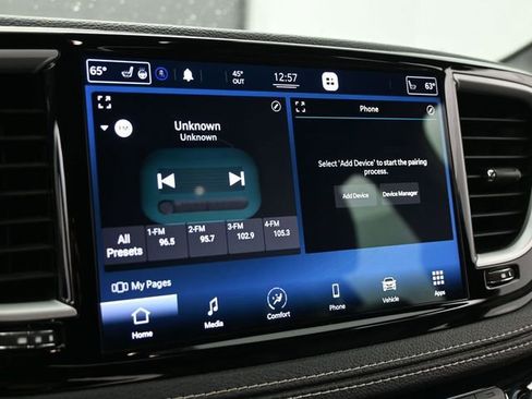 Used 2021 Chrysler Pacifica Touring-L w/ Uconnect Theater Family Group image 32