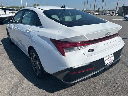 New 2026 Hyundai Elantra Limited FWD image 8
