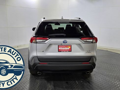 Used 2020 Toyota RAV4 XLE image 6