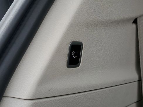 Used 2024 Chrysler Pacifica Touring-L image 29