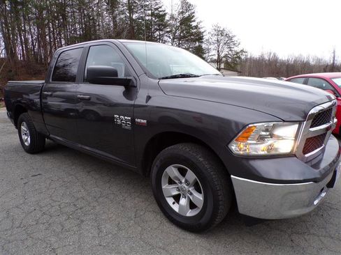 Used 2019 RAM 1500 Classic SLT image 4