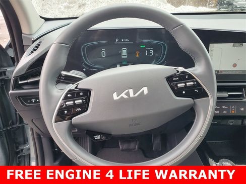 Certified 2024 Kia Niro EX image 12