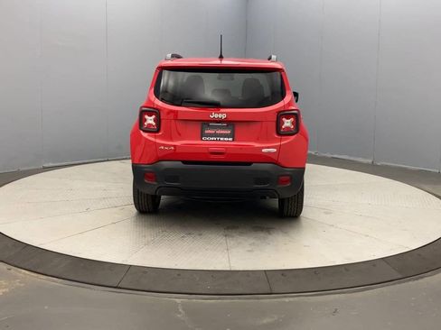 Used 2022 Jeep Renegade Latitude AWD/4WD image 4