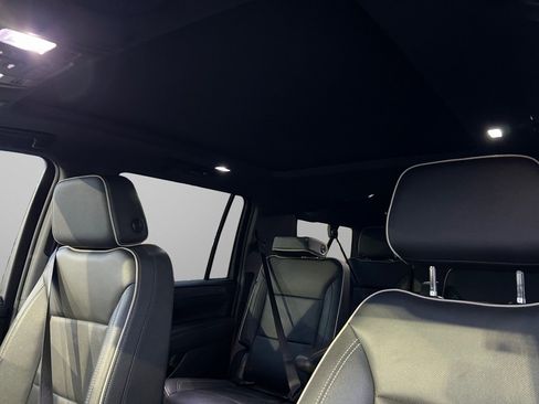 Used 2024 GMC Yukon XL SLT image 41