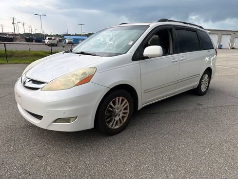 Used 2008 Toyota Sienna XLE FWD image 7