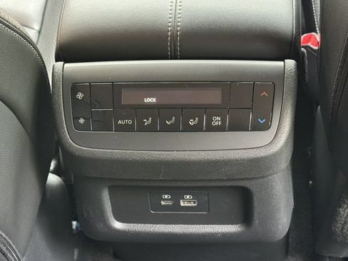 Used 2024 Nissan Pathfinder SL AWD/4WD image 22
