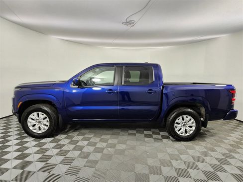 Used 2022 Nissan Frontier SV image 2