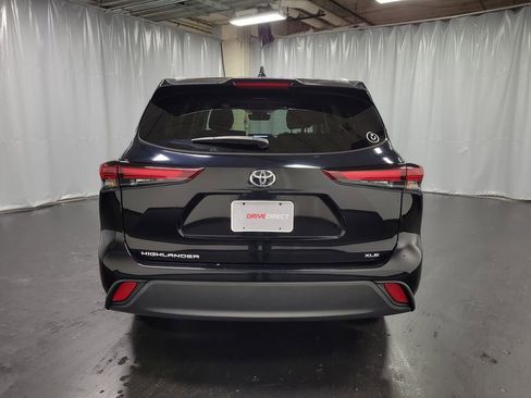 Used 2024 Toyota Highlander XLE image 7