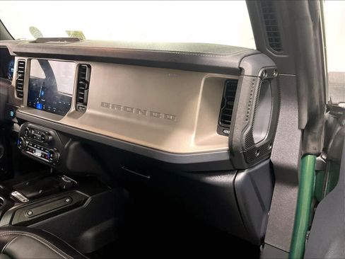 Used 2025 Ford Bronco Outer Banks image 13