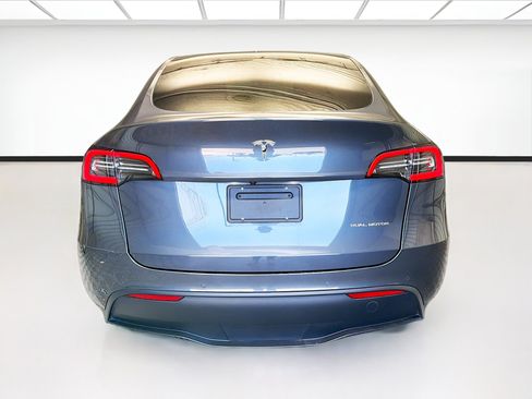 Used 2022 Tesla Model Y Long Range AWD/4WD image 5