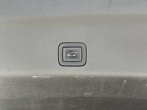 Used 2023 Chevrolet Suburban LT w/ Luxury Package RWD image 31