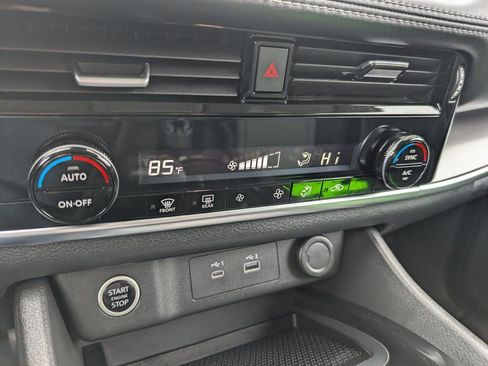 Used 2022 Nissan Rogue SV image 23