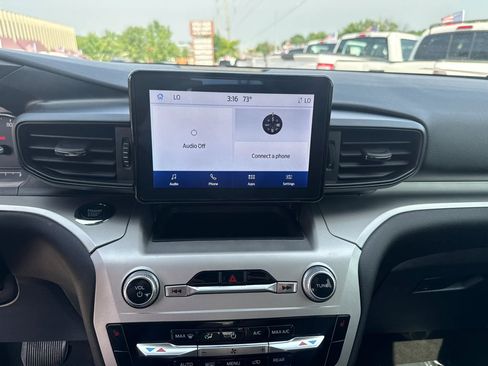 Used 2022 Ford Explorer XLT AWD/4WD image 19