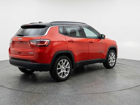 Used 2025 Jeep Compass Limited image 9