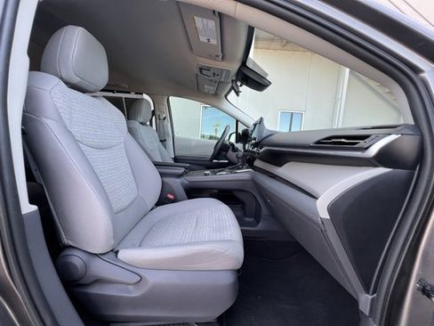 Used 2021 Toyota Sienna LE image 23