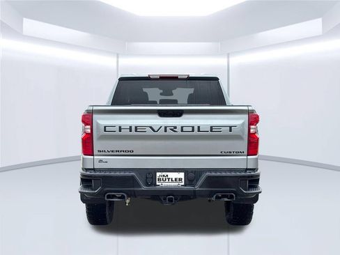 Used 2025 Chevrolet Silverado 1500 Custom Trail Boss w/ Dark Appearance Package AWD/4WD image 6