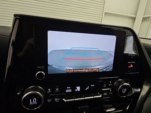 Used 2024 Toyota Highlander XSE FWD image 18