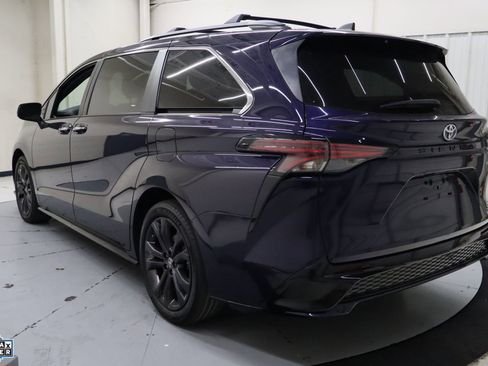 Used 2023 Toyota Sienna XSE image 8