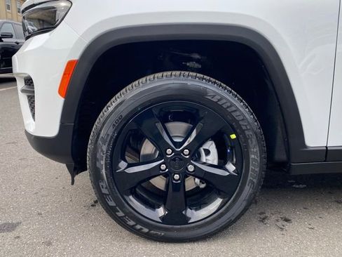 New 2025 Jeep Grand Cherokee Altitude image 18