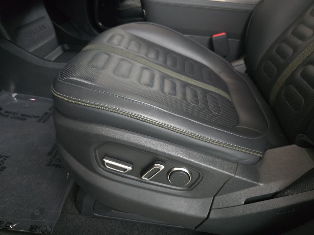 Used 2025 Rivian R1S Adventure Dual AWD/4WD image 25